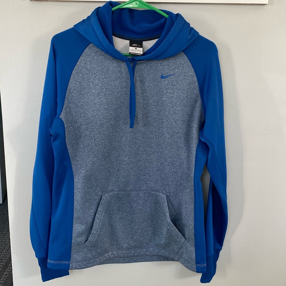 Nike hoodie, Size Small. Great condition.